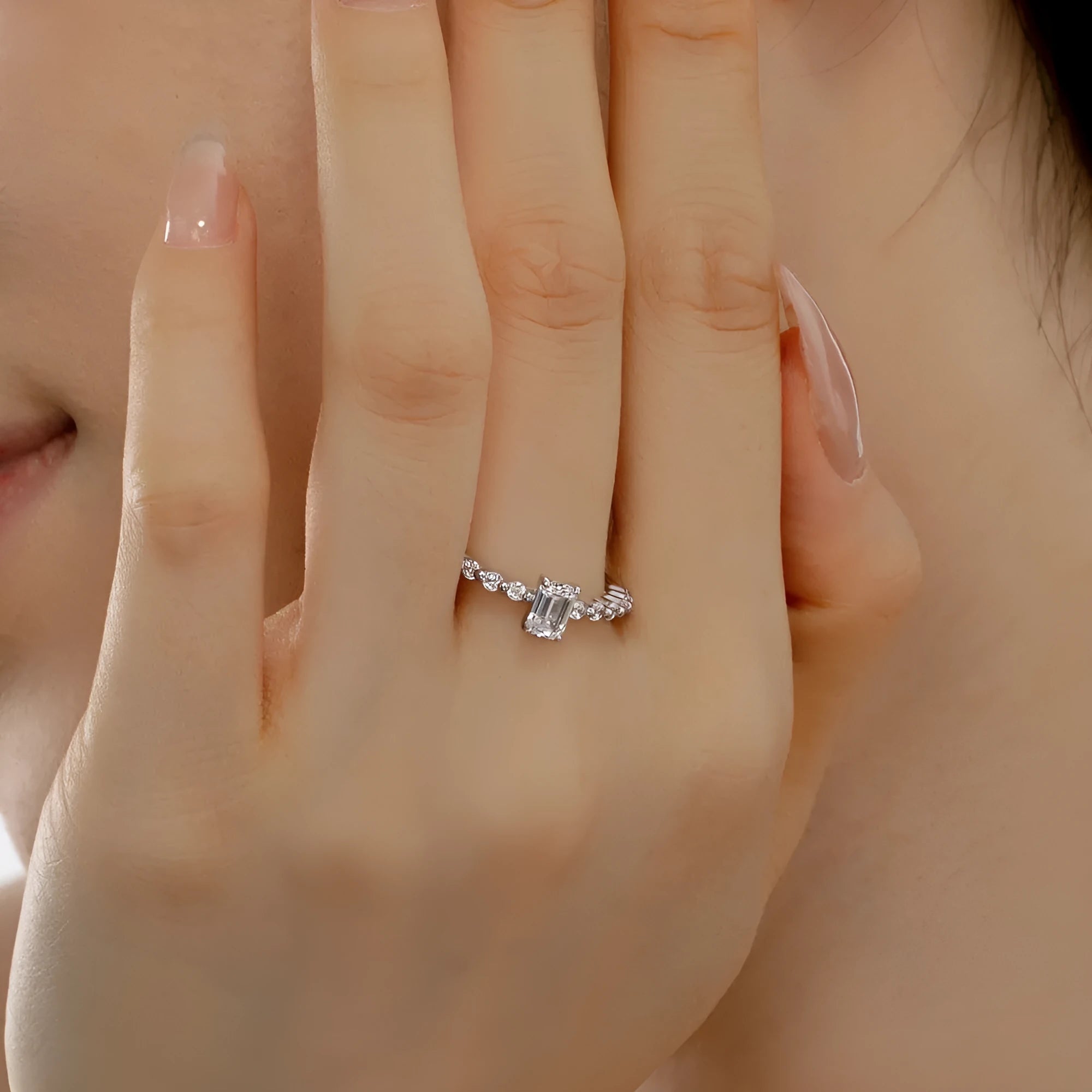 Round diamond ring for women in white gold colour electroplated silver size No 7