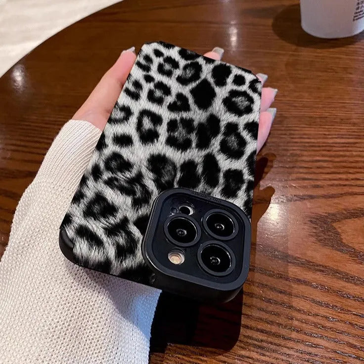 Black and white leopard print TPU phone case for Apple 15 15PRO with all-inclusive protective design