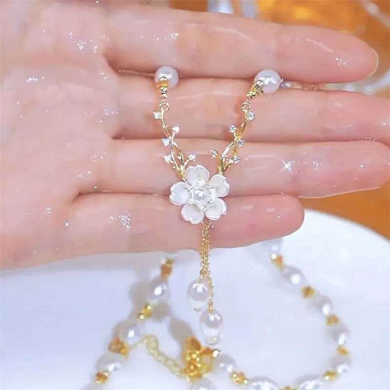 Women's alloy pearl necklace with floral decoration in pearl flower Q9 colour