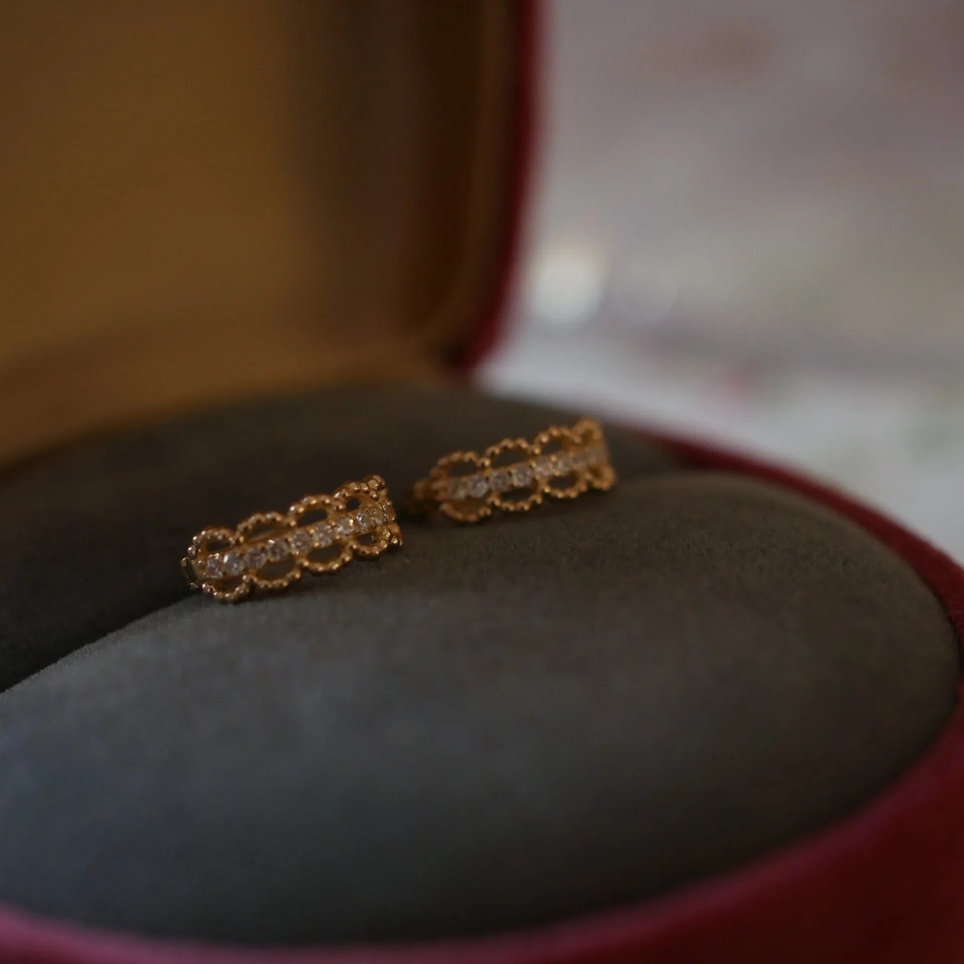 Small lace pattern clip earrings in 925 silver, shown in gold and platinum colour finishes.