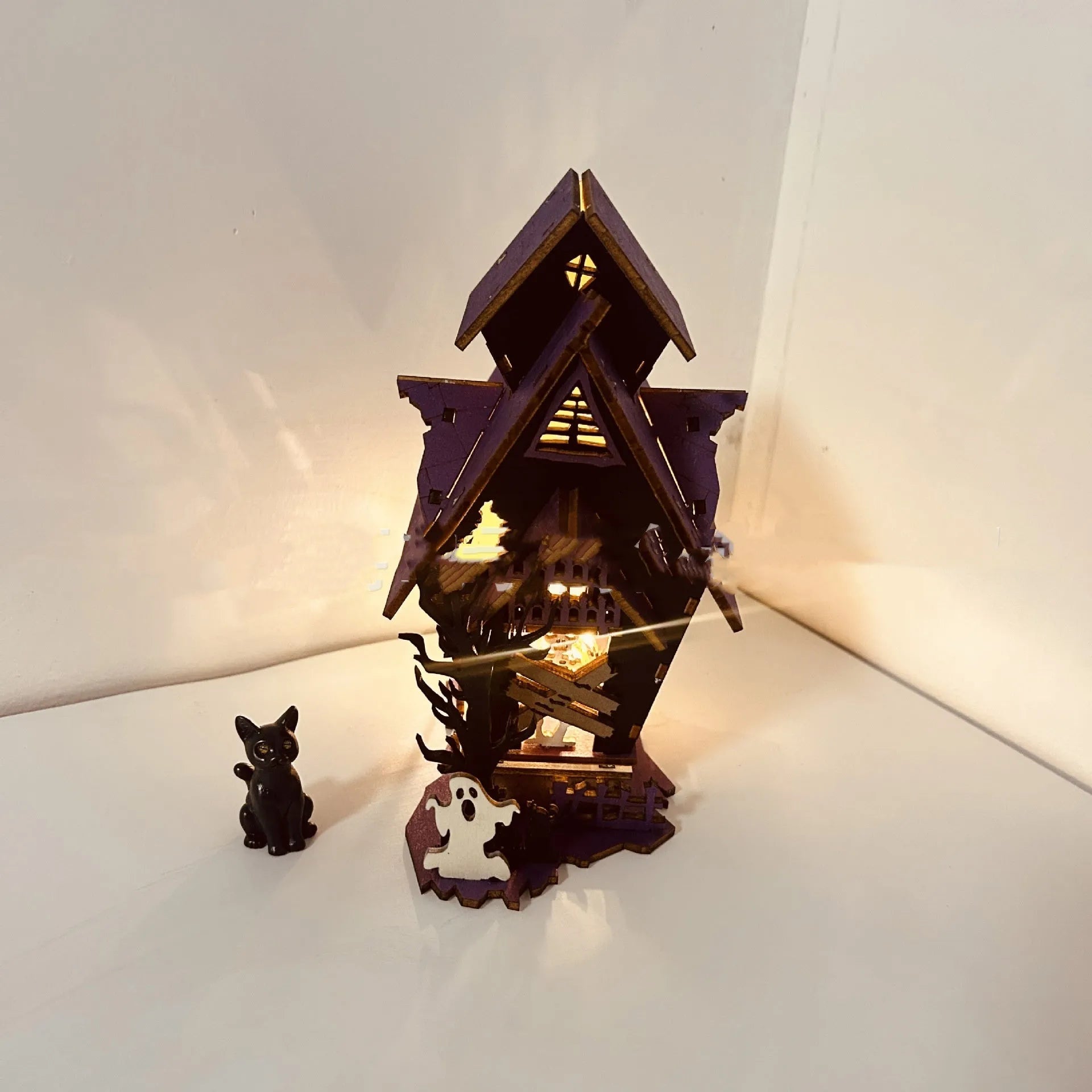 Wooden Halloween haunted house table decoration measuring 14x10.5x19cm with luminous finish