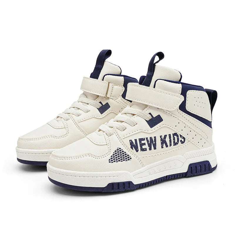 Children's outdoor sneakers with buckle fastening in multiple colour options