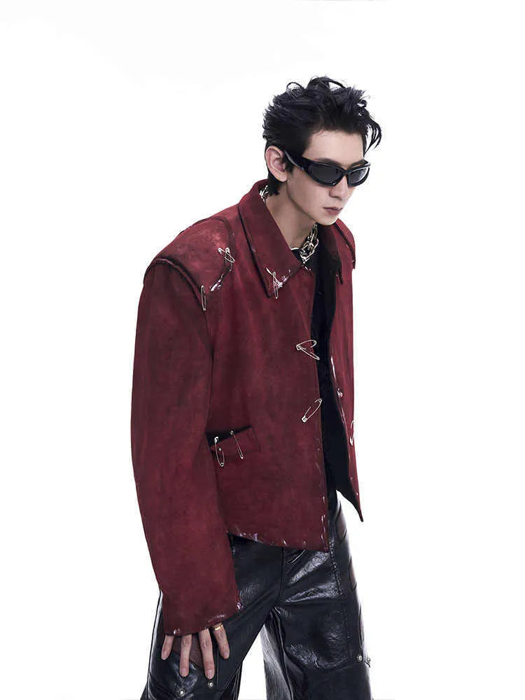 Men's thick quilted flocking decorative pin jacket in red, loose fit with lapel collar