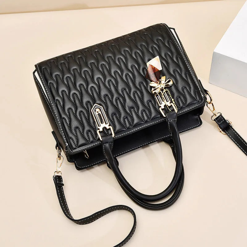 Women's large-capacity polyester shoulder messenger bag with street trend style