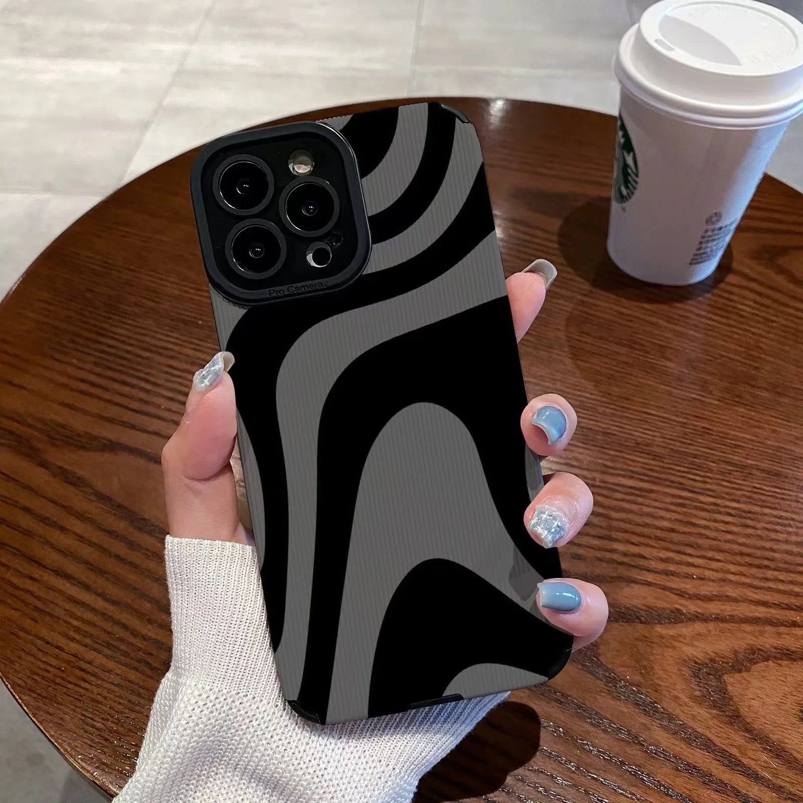 Black and white leopard print TPU phone case for Apple 15 15PRO with all-inclusive protective design